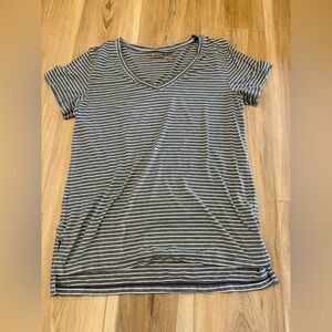 Zella Striped V-Neck Short Sleeve Top Size Extra Small *Flaw